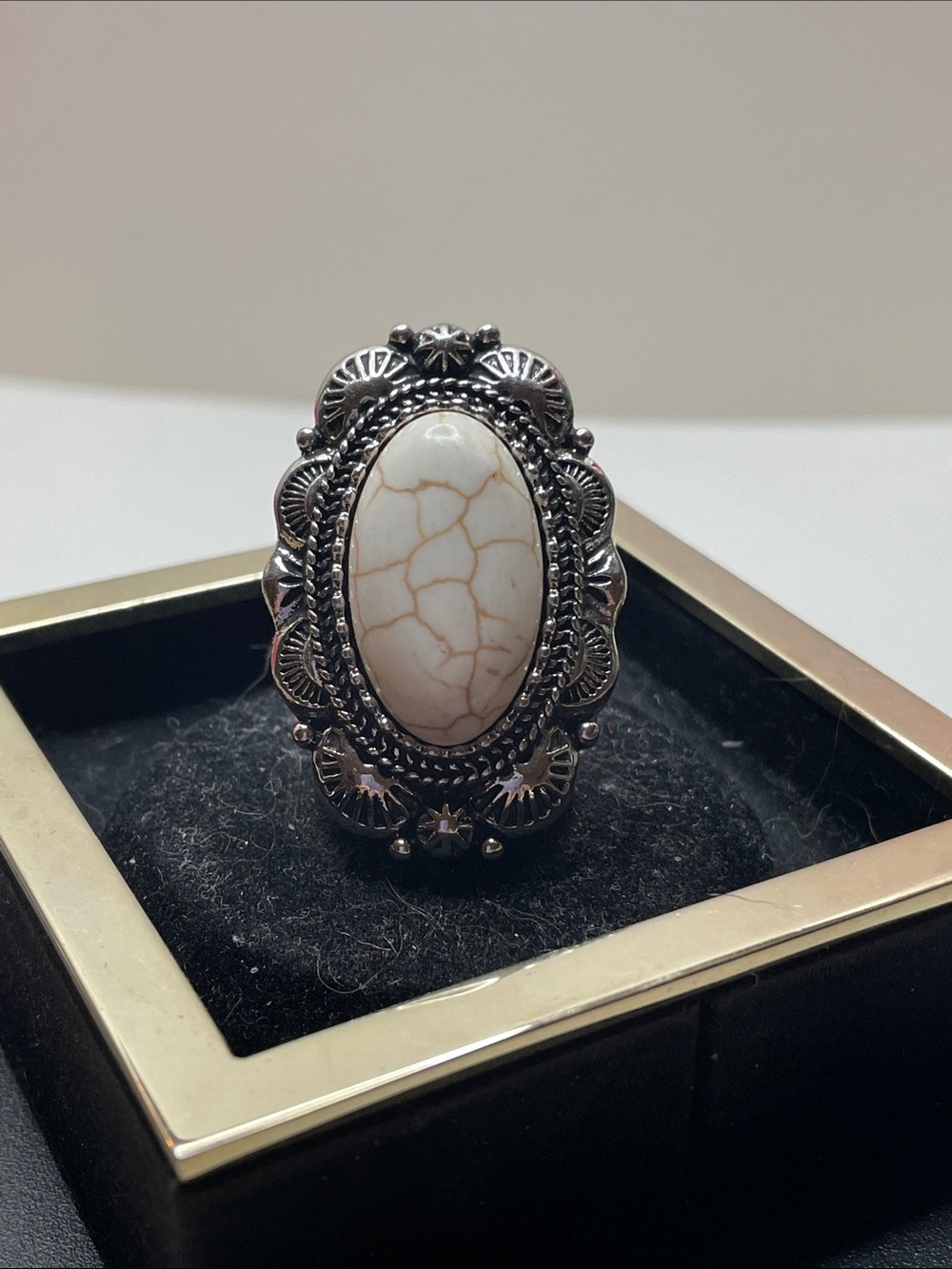 paparazzi White Oval Statement Ring with Silver Stretch Band